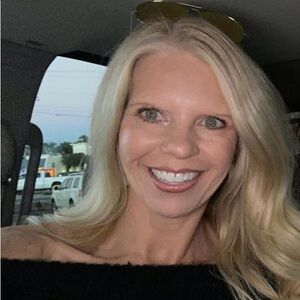 Meet your Posher, Larissa